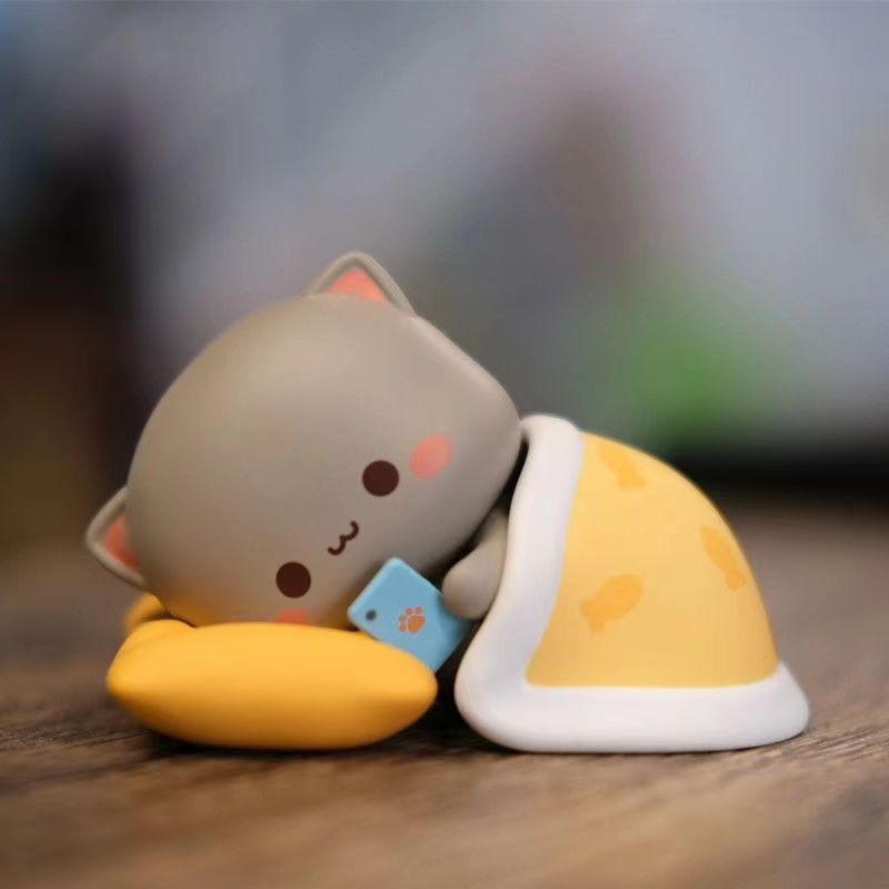 Mitao Cat Series 04 Peach Cat  in Love PVC Figures