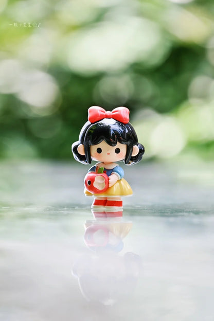 YOYO Adventures in Wonderland mini bean