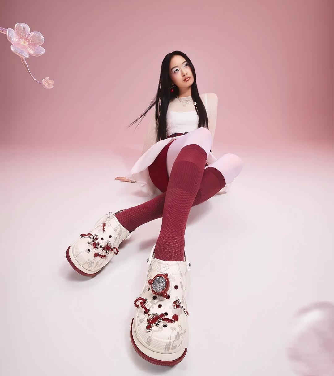 CROCS × SKULLPANDA Fashionable and Casual