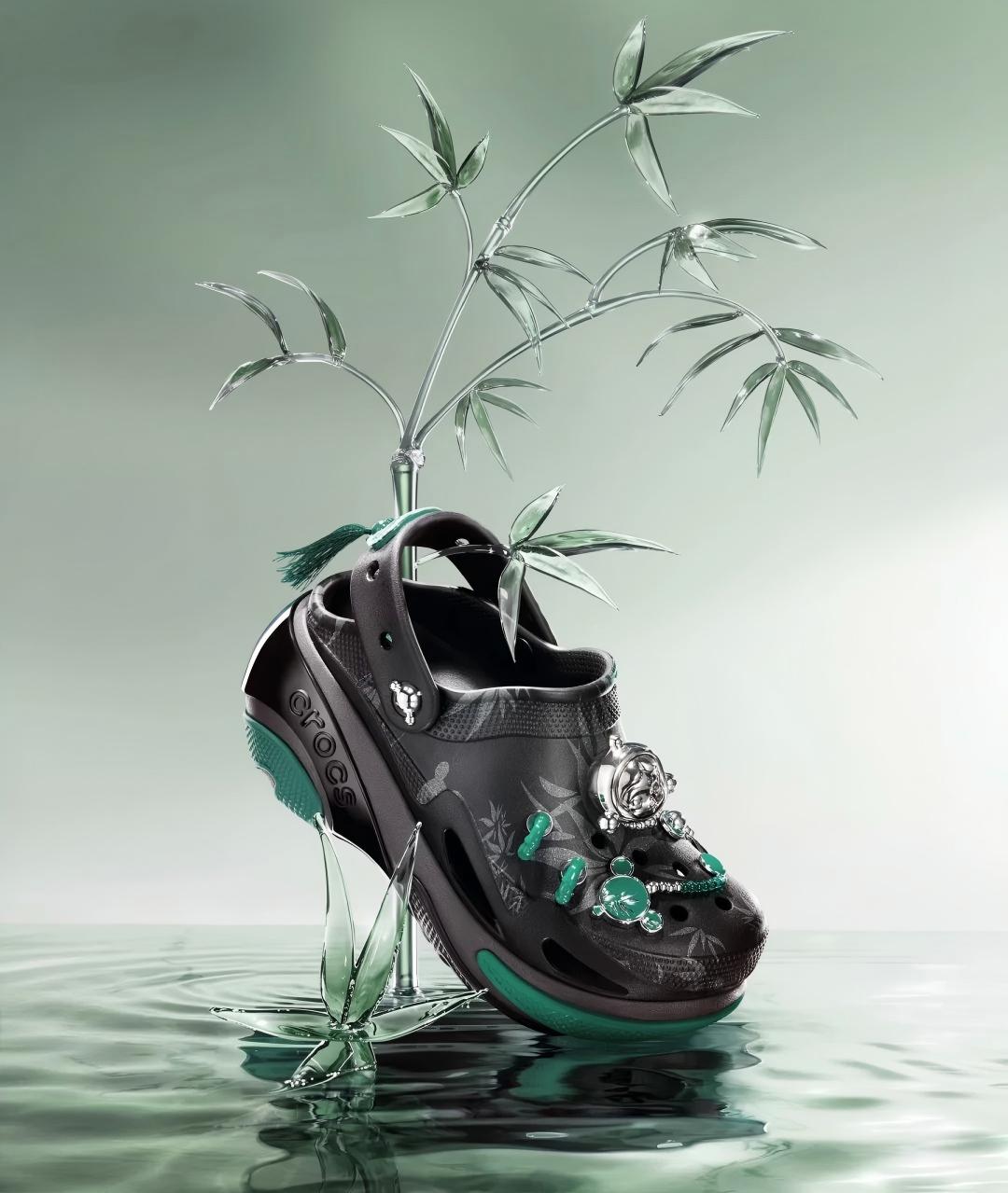 CROCS × SKULLPANDA Fashionable and Casual