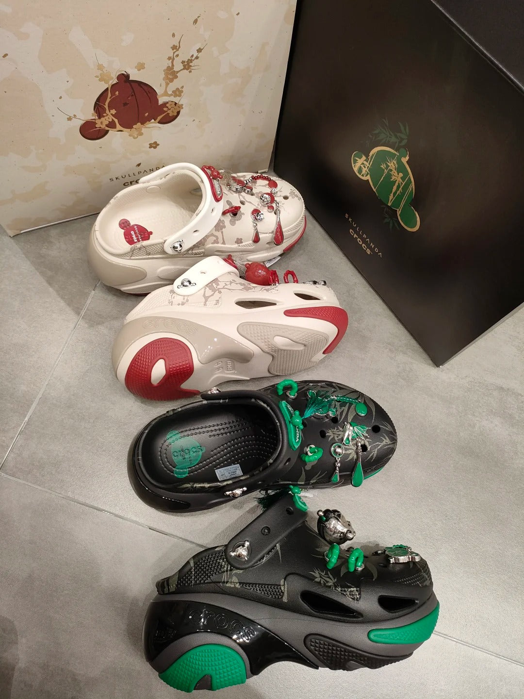 CROCS × SKULLPANDA Fashionable and Casual