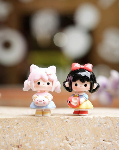 YOYO Adventures in Wonderland mini bean