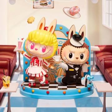 THE MONSTERS Cafeteria Figurine